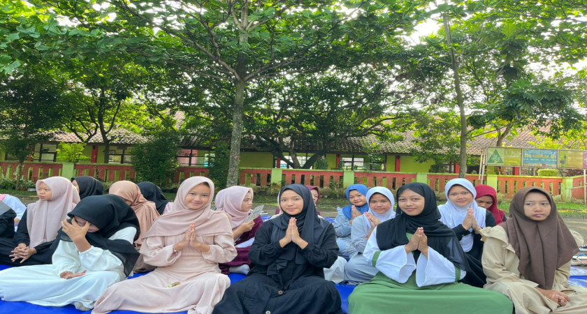 Seru Bangetttt! SMP Dirghantara Gelar Hari Santri Nasional dengan Kegiatan Positif