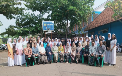 Memperingati Hari Kebaya Nasional SMP Dirghantara gelar Lomba Menulis Singkat